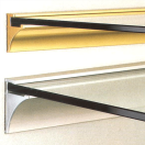 409.008 SUPRA 2 glasplaathoudervoor 8 mm glas Glasplaatdrager waarbij de glasplaat over de gehele lengte klemvast wordt gesteund. 
Buigt niet door en heeft geen extra steunen nodig. 
De 3 meter lange profielen kunnen eenvoudig op maat worden gezaagd en voorzien van eindkapjes.
- Voorzien van een rubber strip
- Profielmaat = glasmaat -/- 6 mm i.v.m. eindkapjes
- Bovenste klembreedte Supra II: 15 mm (geschikt voor glasdikte 8 mm, profiel is 50 mm hoog)
- Geleverd zonder inlegprofiel en eindkapjes
- Glasdikte: 8 mm 409.01U